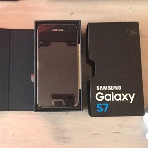 Brand NEW NEVER used Samsung S7